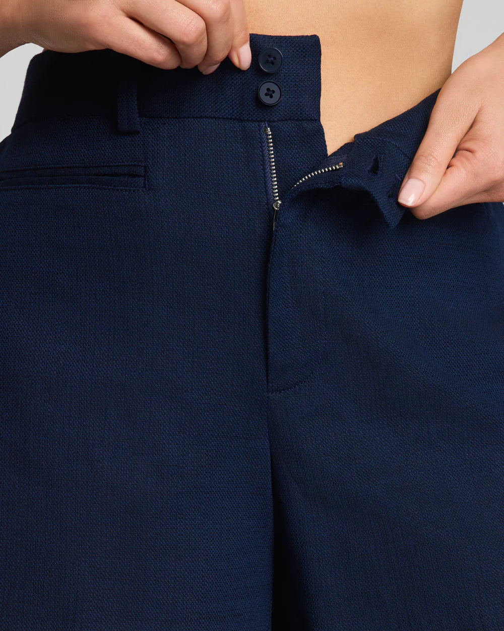 SPANX® EasyBreezy Cotton Linen Short, 5" - Navy