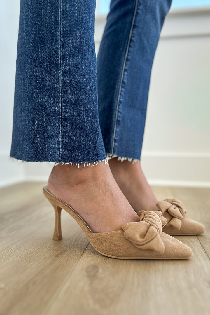 The Jane Pointed Toe Bow Kitten Heel: SAND