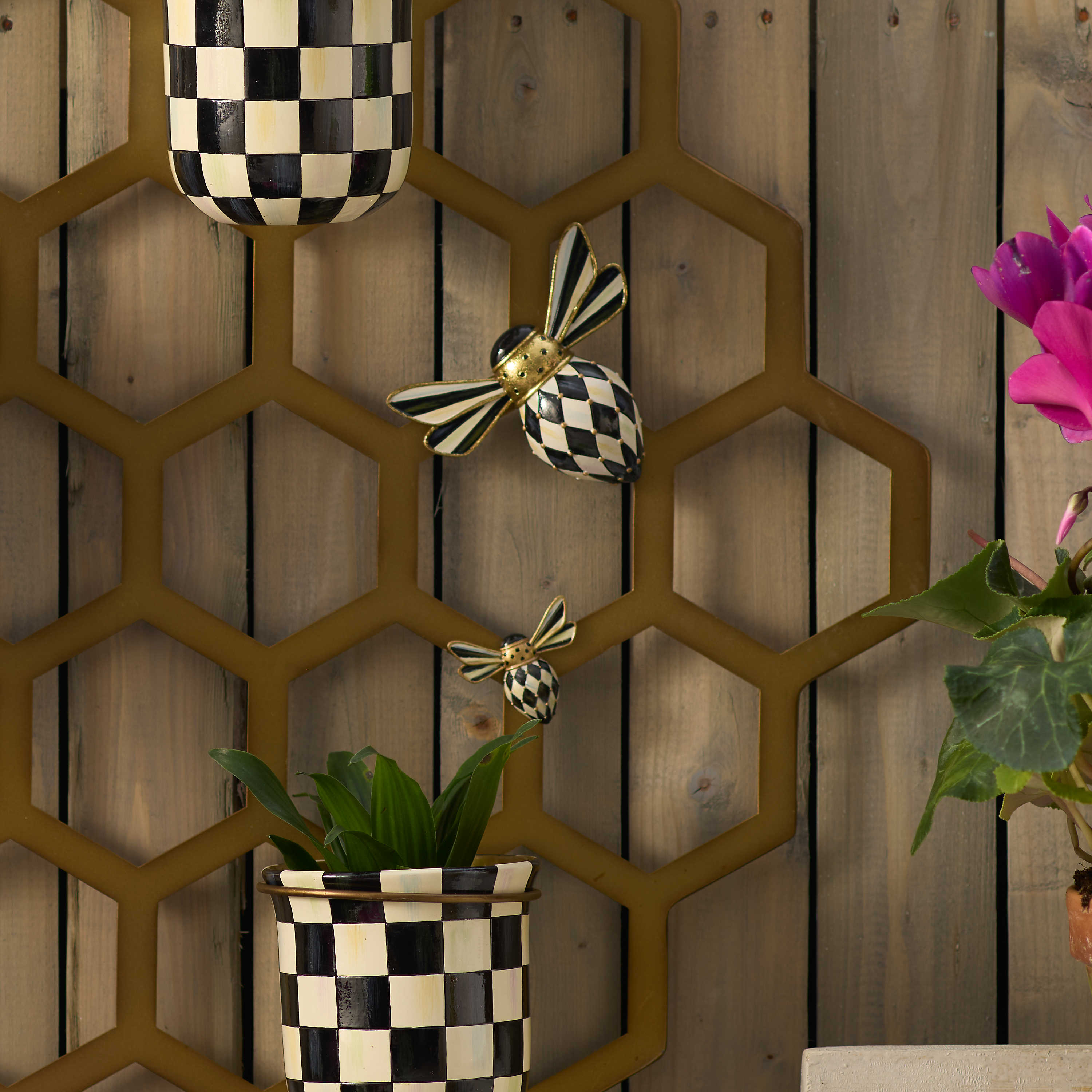 Courtly Check Bee Magnets - Thumbnail 3