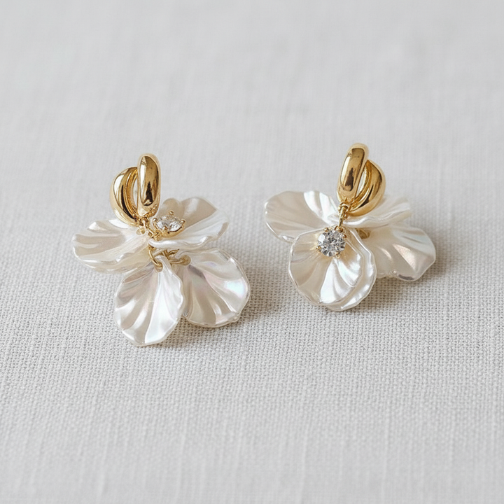 Shell Flower Stud Earrings with Zirconia
