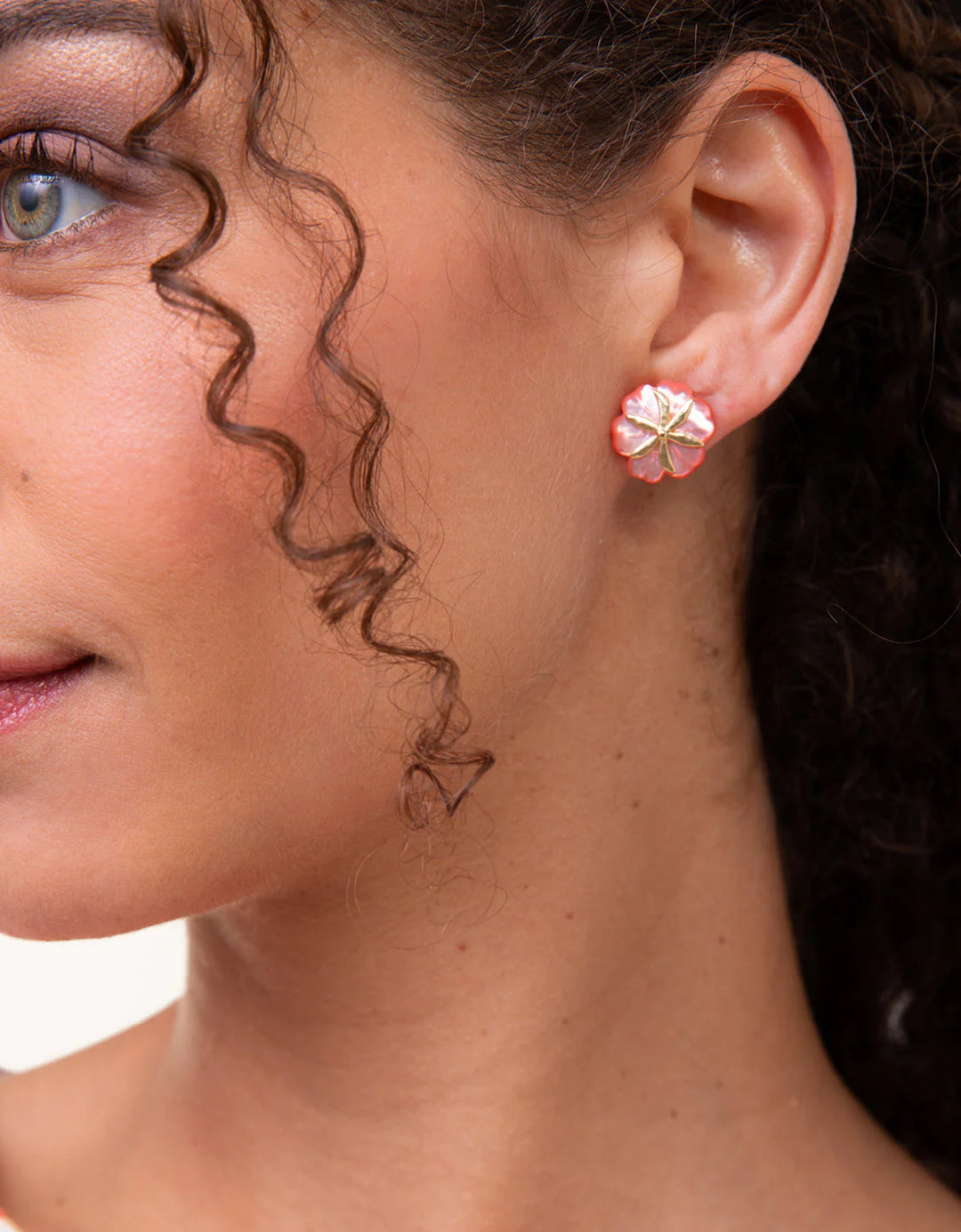 Spartina 449: Carved Flower Stud Earrings Pink Mother-of-Pearl