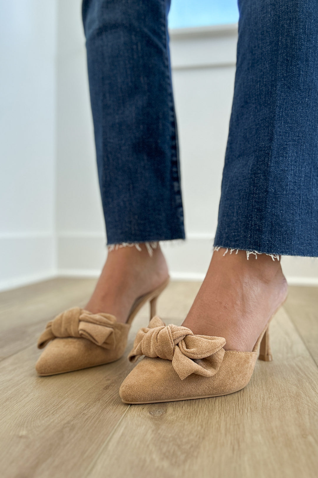 The Jane Pointed Toe Bow Kitten Heel: SAND