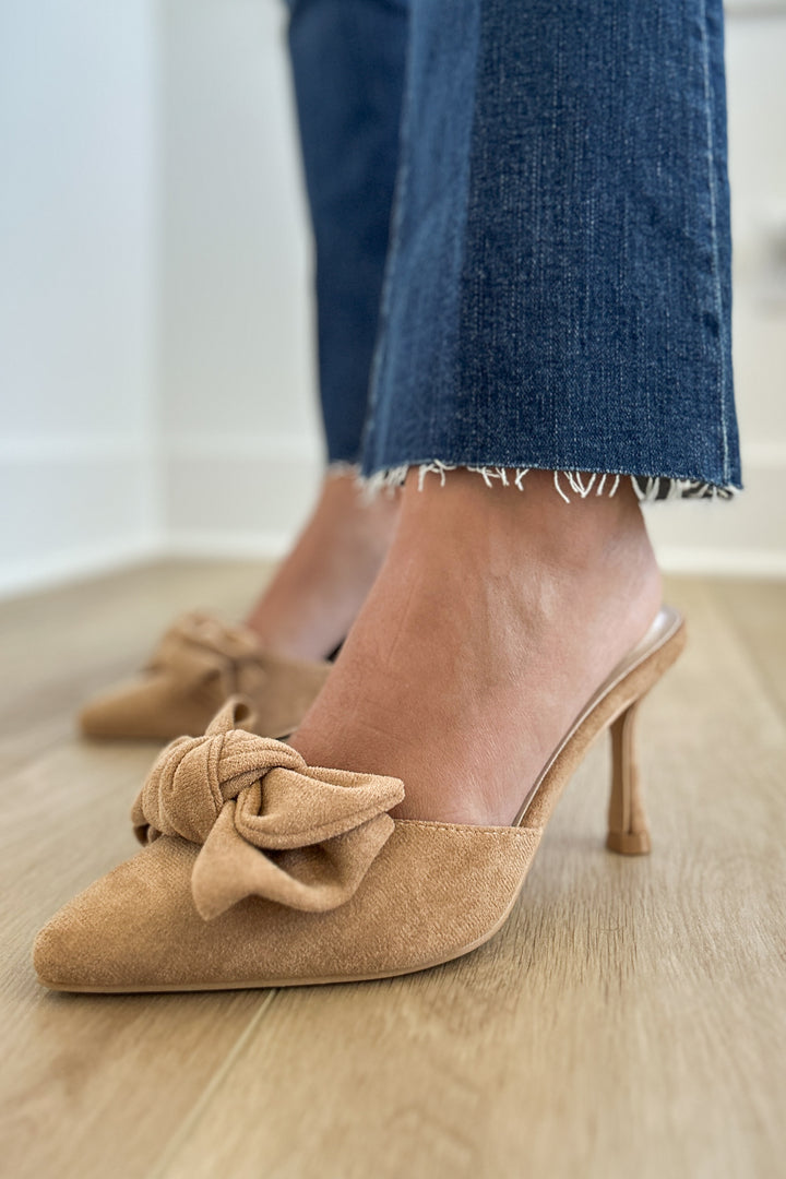 The Jane Pointed Toe Bow Kitten Heel: SAND
