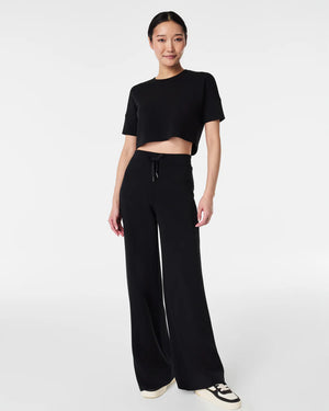 SPANX: AirEssentials Cropped Pocket Tee - Very Black