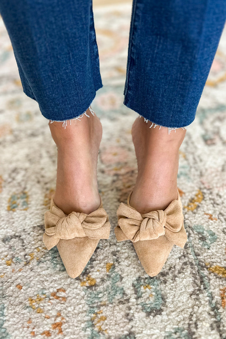 The Jane Pointed Toe Bow Kitten Heel: SAND