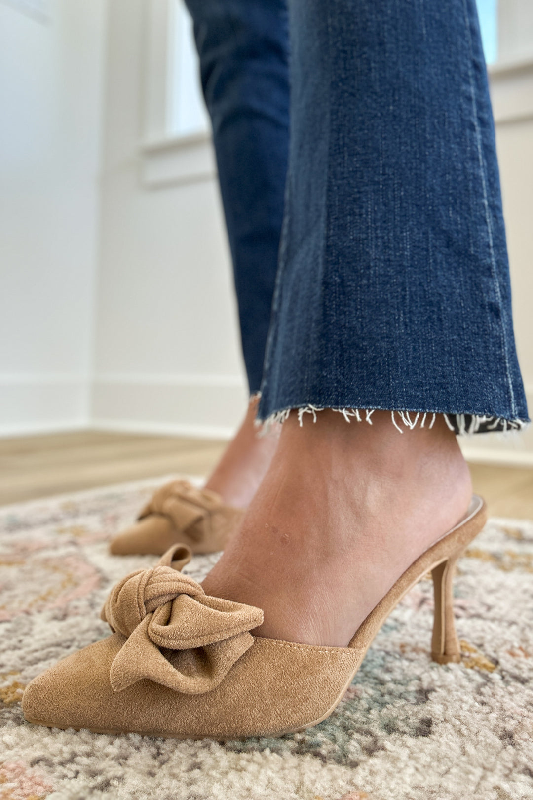 The Jane Pointed Toe Bow Kitten Heel: SAND