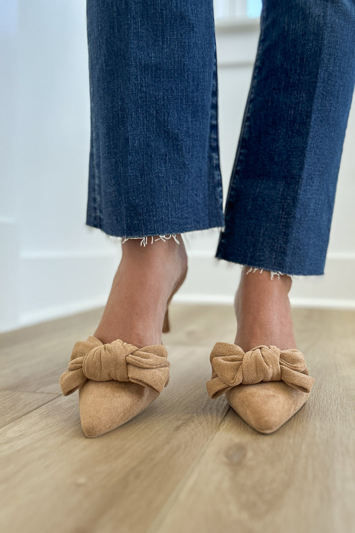 The Jane Pointed Toe Bow Kitten Heel: SAND