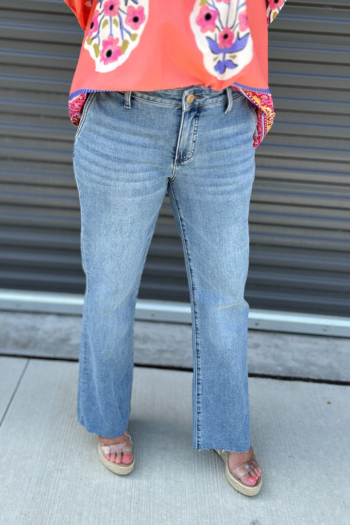 KUT: Kelsey Mid Rise Raw Hem - Motivation
