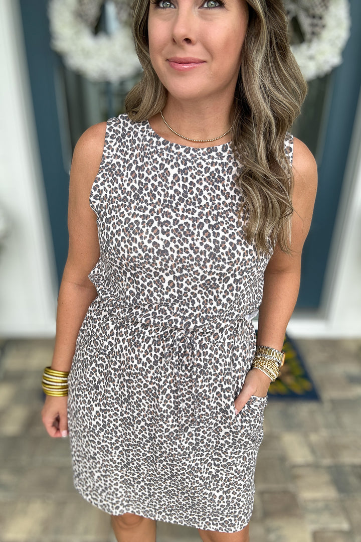 Duuuval Leopard Print Sleeveless Dress
