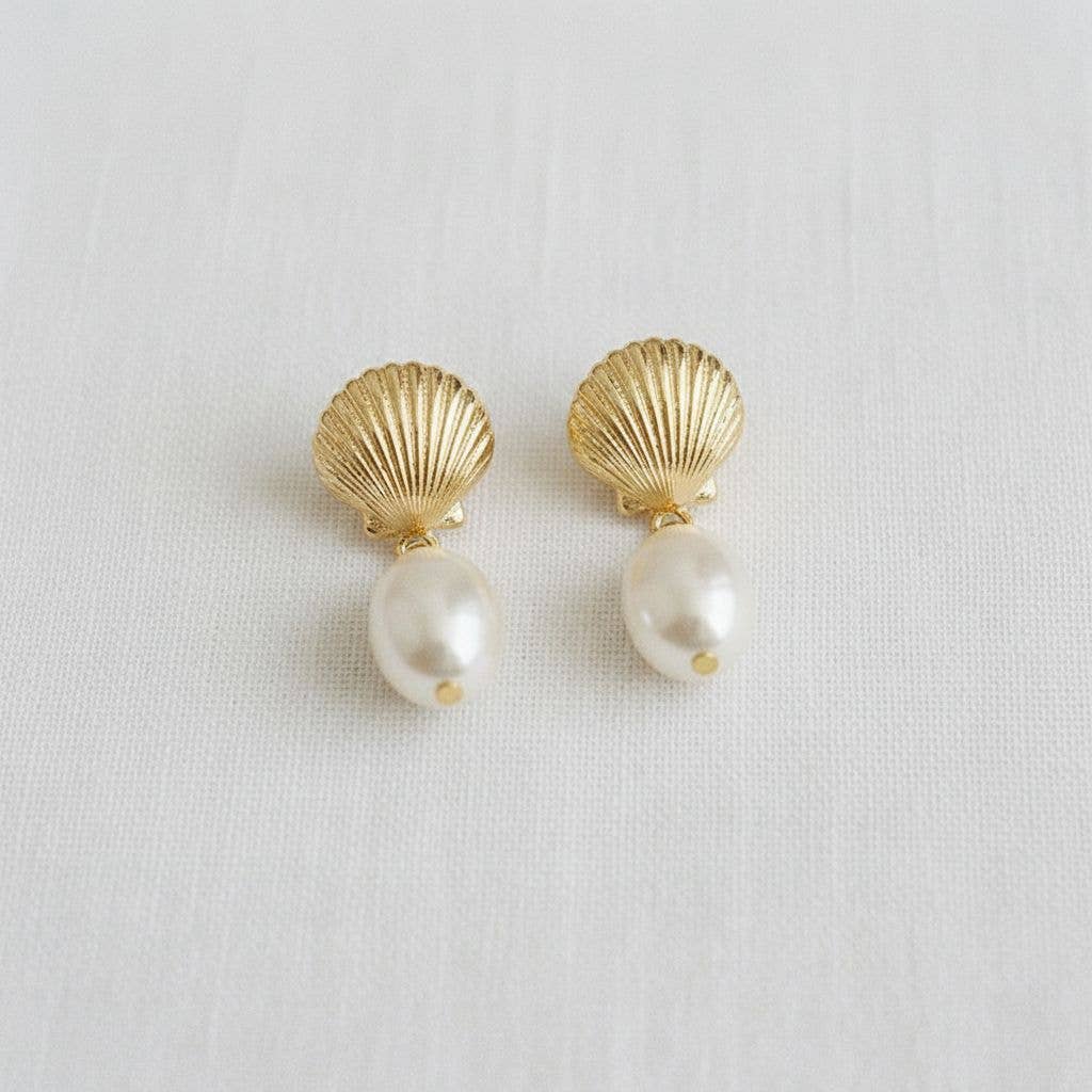 Chic Vintage-Inspired Pearl Drop Earrings