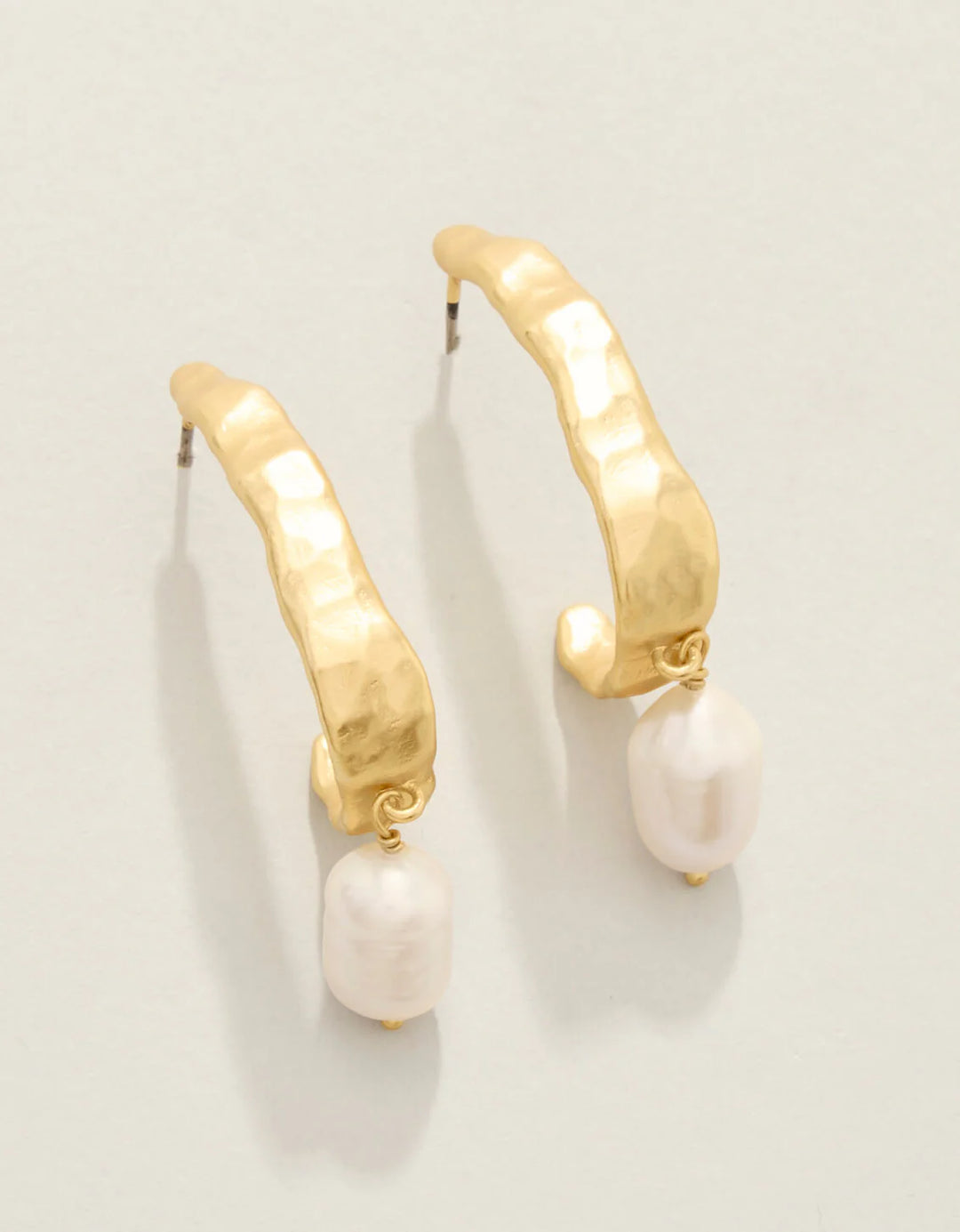Spartina 449: Tumbled Hoop Earrings - Pearl