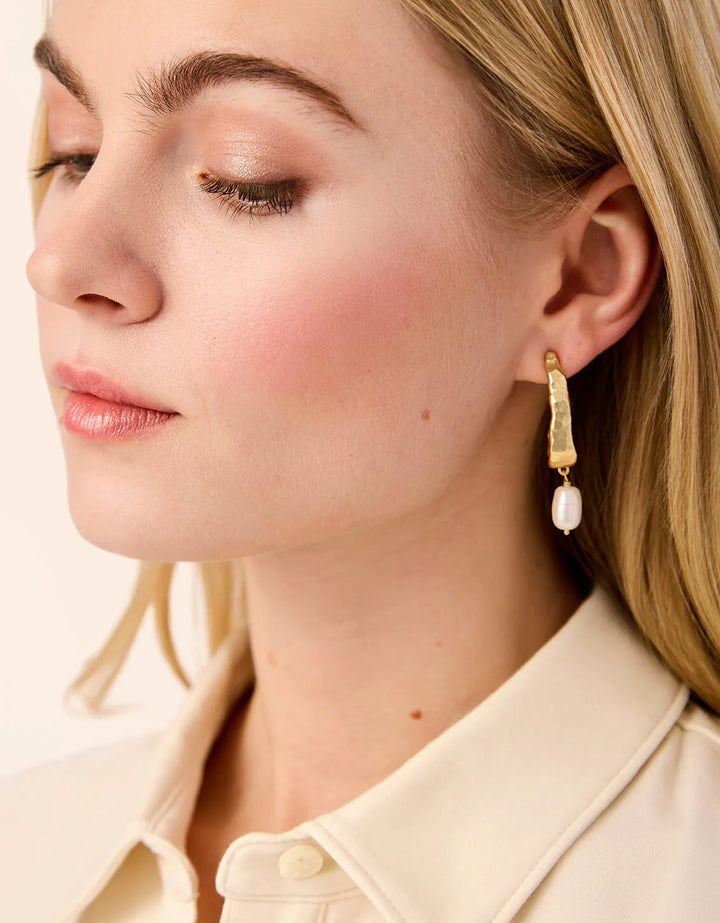 Spartina 449: Tumbled Hoop Earrings - Pearl